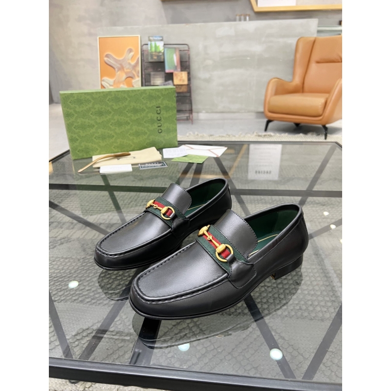 G*u*i leather shoes